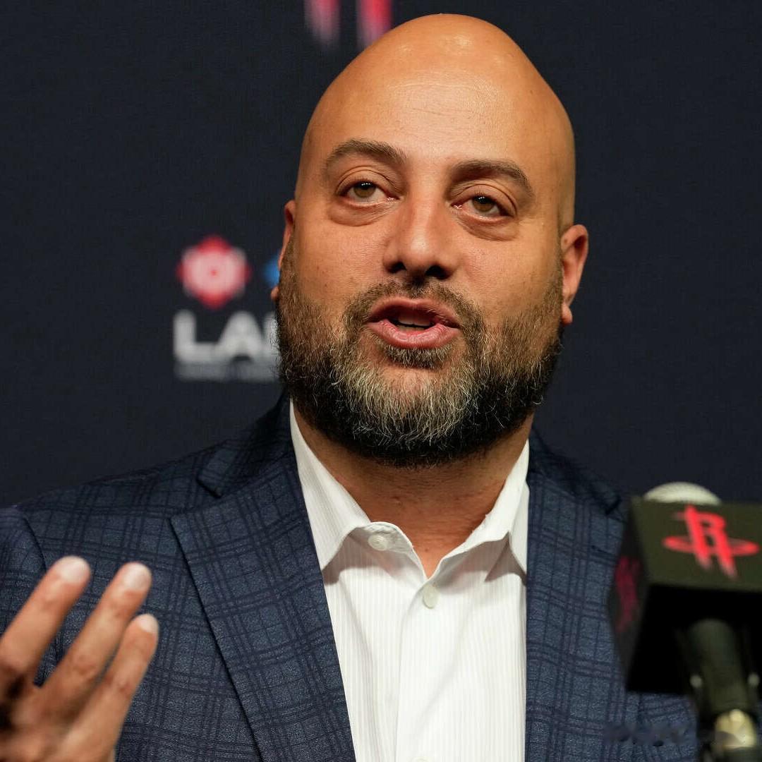 火箭交易新目标曝光！据美记Haynes报道，围绕鹈鹕的交易讨论中，联盟多队已进