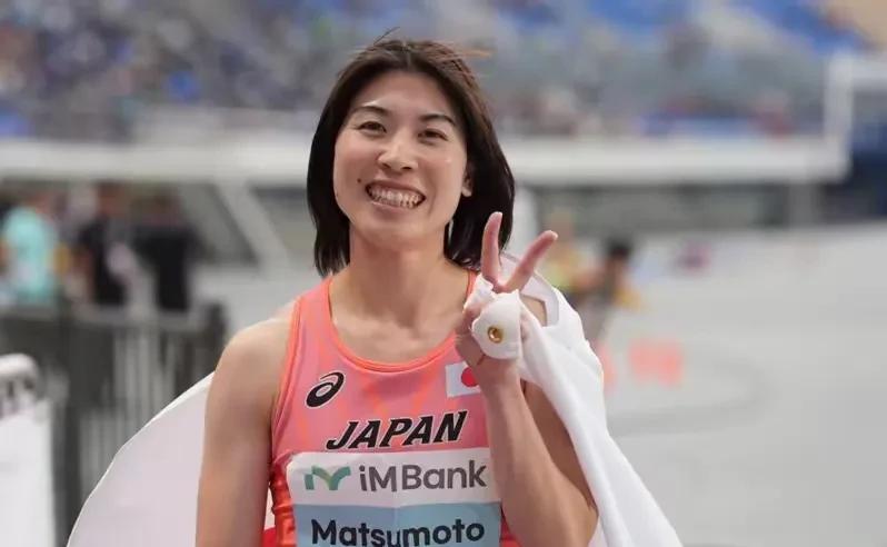 亚洲田径锦标赛今天进行了男女400米决赛，卡塔尔选手夺冠。男子400米决