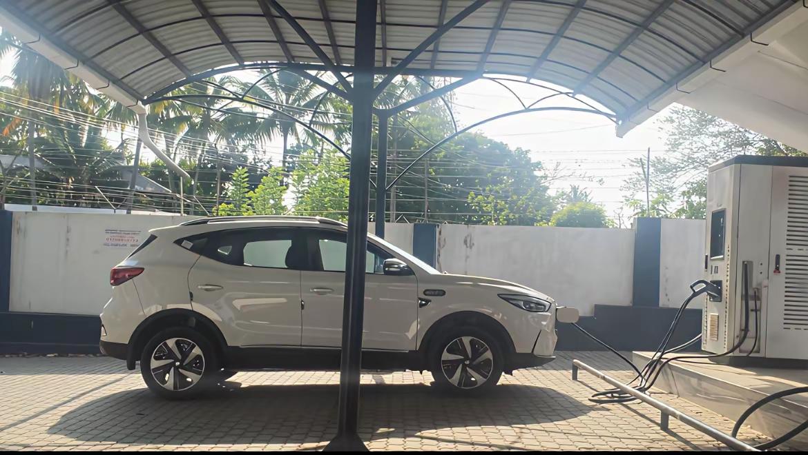 听我一句劝，月薪5000的人买车，就按这个标准买就行了。第一，现在一定要买油车