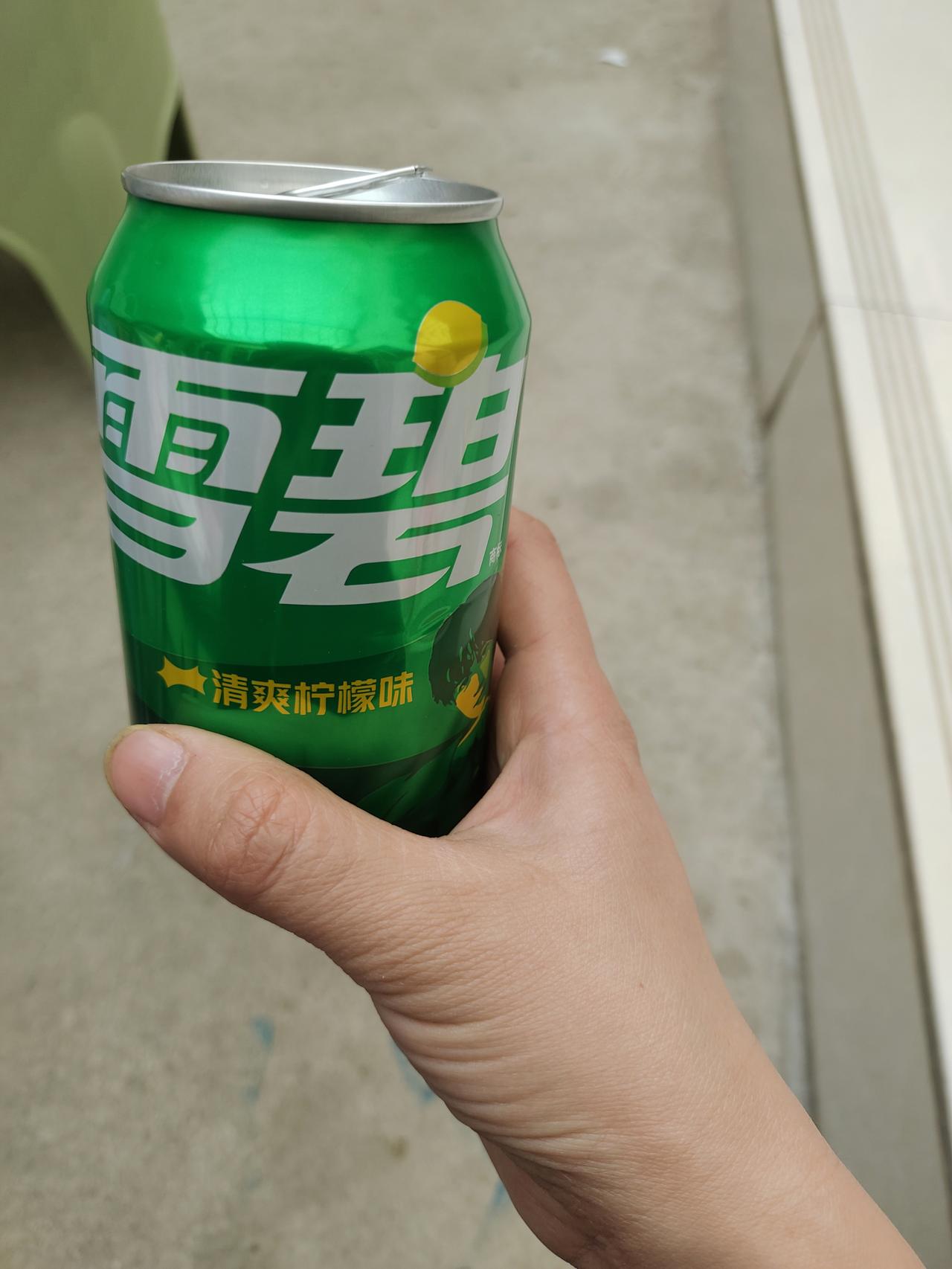 人到中年，才慢慢醒悟。不再执着于争输赢、比高低，那些虚名浮利，终究抵不过家