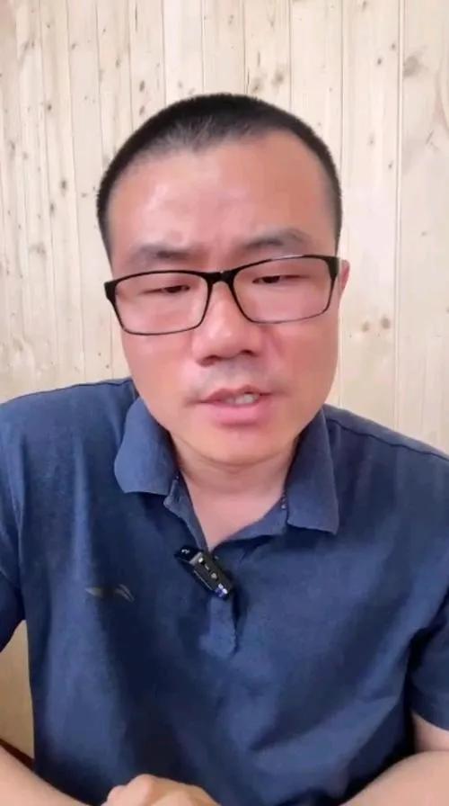 最近的网络有点迷幻呀，西贝贾老板和老罗这俩人都不吭声了，其他人倒是都激动起来了！