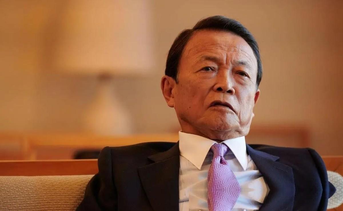 真没想到，日本政客能把“碰瓷”说得这么理直气壮！最近，日本前首相麻生太郎罕见交了