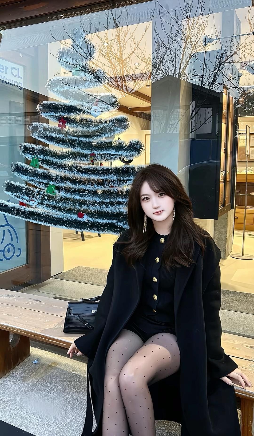 冬日穿搭指南：黑色大衣+毛呢短裙，温暖又时尚！