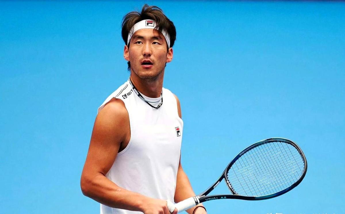 小布最近这球打得是真提气，6-4、6-2两盘拿下桑提兰，直接冲进了澳网正赛。