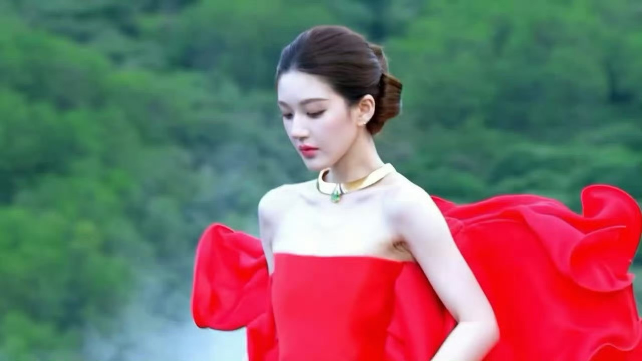 目前看来，李婉旦和赵露思状态很好！VOGUE审美