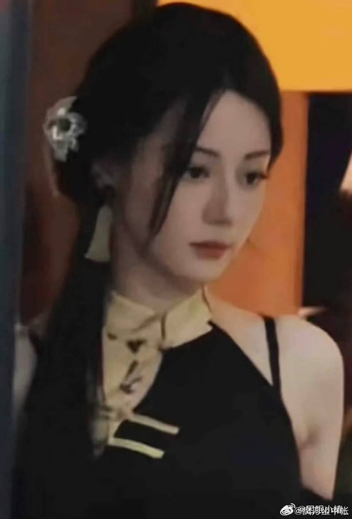 金靖P图不带迪丽热巴迪丽热巴过往图片很多都是现场粉丝用手机拍的那有P过但是依