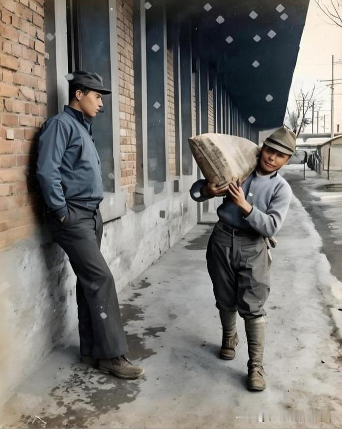 昔日穷凶极恶，战败之后低头服苦役。1945年，二战日本宣布投降后，在中国有大