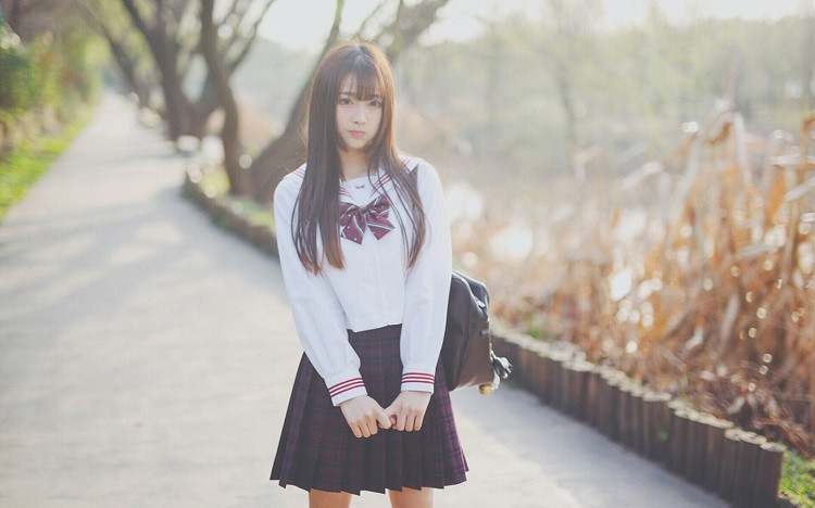 女人喜欢你，常见的几个表现：1、主动欲很强，什么事情都想告诉你，把你当成了她生