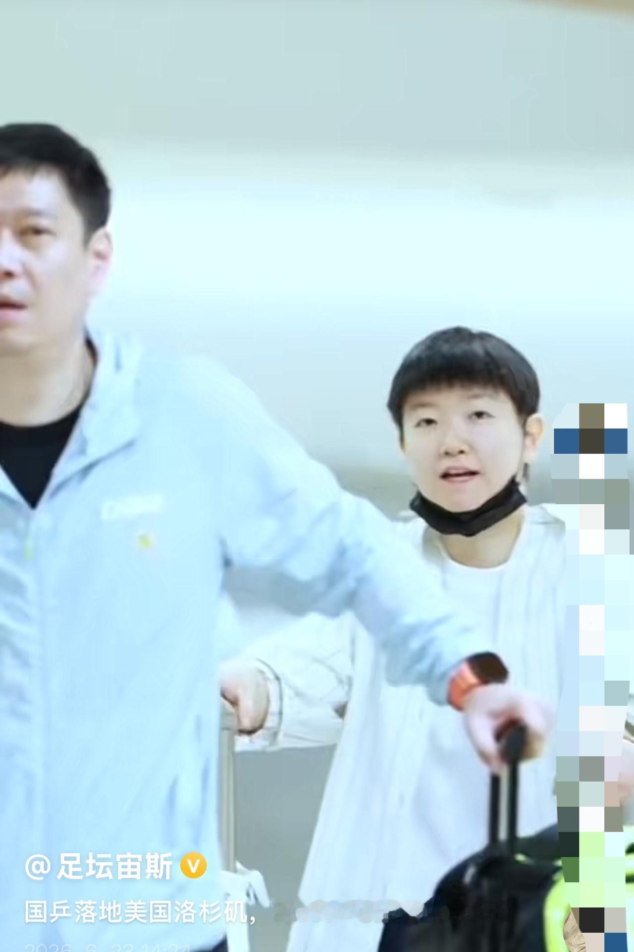 邱导：莎莎。莎：师父，有事？邱导：跟上我，别丢了。莎：放心吧，我就跟在你