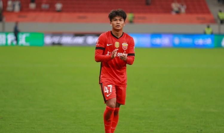 中国足球发展不起来是有原因的！中超联赛进入争冠关键期，来自上海申花的刘诚宇和来自