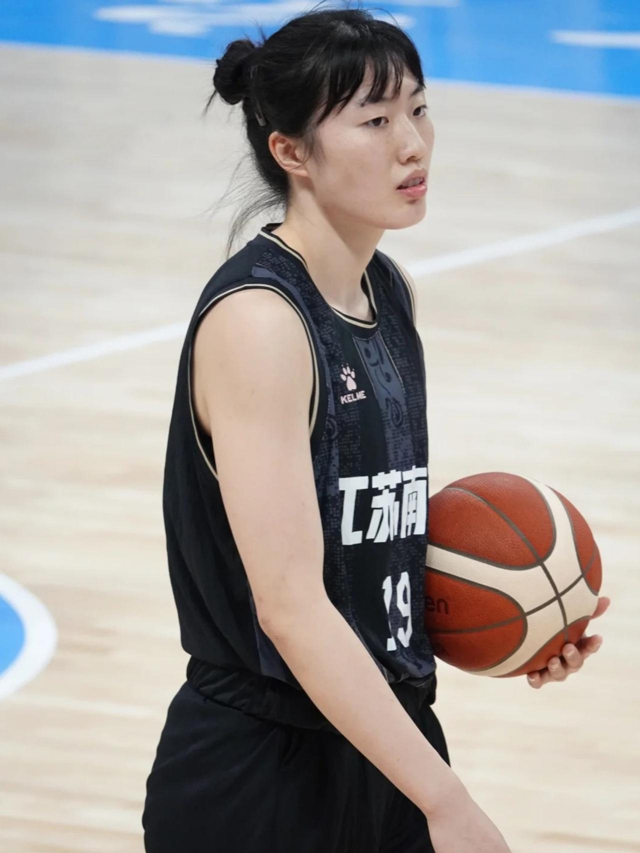 截止目前WCBA本土球员得分前十五位第一位，东莞女篮杨舒予，场均18.2分