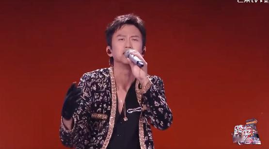 邓超应该是典型的人来疯性格吧？湖南卫视跨年晚会他又杀疯了！虽然不是专业歌手的，但