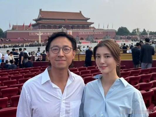 终于找到吴千语嫁给施伯雄的原因了真不是因为他的家族，看到他夫妻俩站在观礼台上