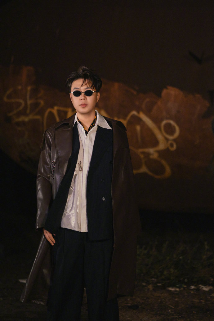 这居然是杜海涛？造型师快出来领奖！利落造型帅到认不出，线条利落气场全开，帅得太超