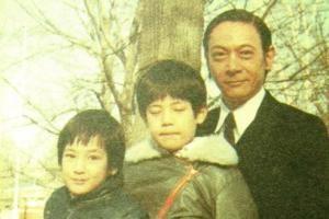 1988年1月23日，蒋经国突然病死。宋美龄得知后，马上赶到蒋经国的大直官邸。她