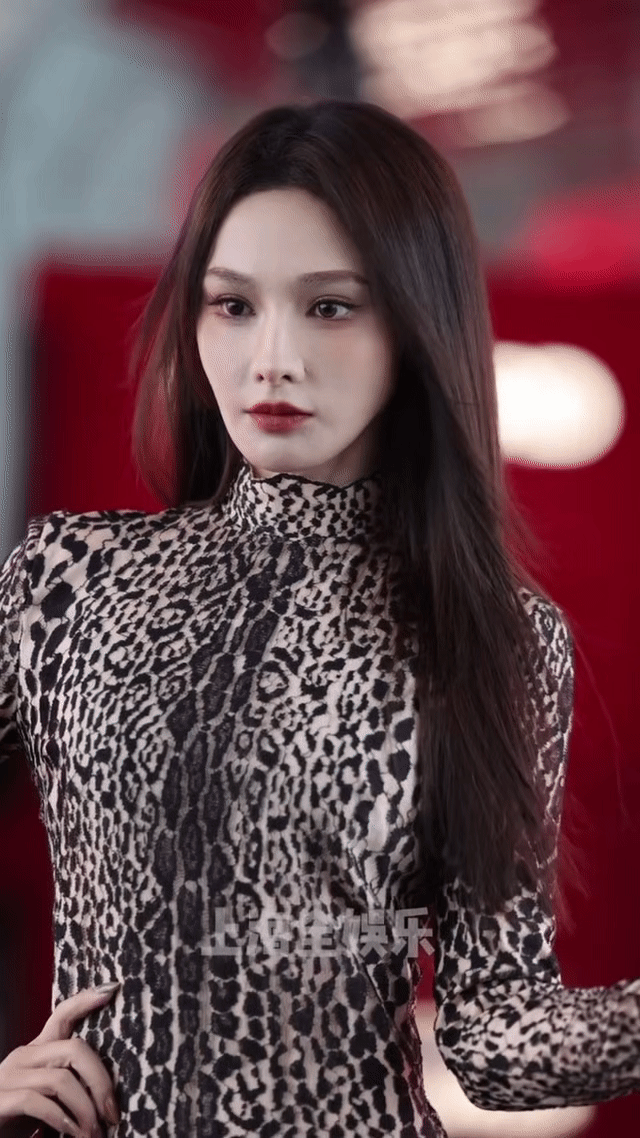 彭小苒蛇女造型是谁被彭小苒的蛇女造型蛊到了！冷感与魅惑在她身上碰撞出奇妙火花，