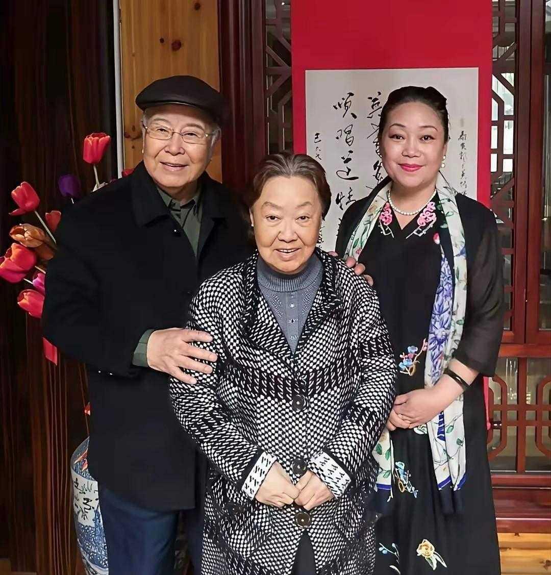 姑侄情深！侄女陪伴郭兰英左右，朝夕照料胜似亲生女儿郭兰英一生没有亲生子女，鲜为
