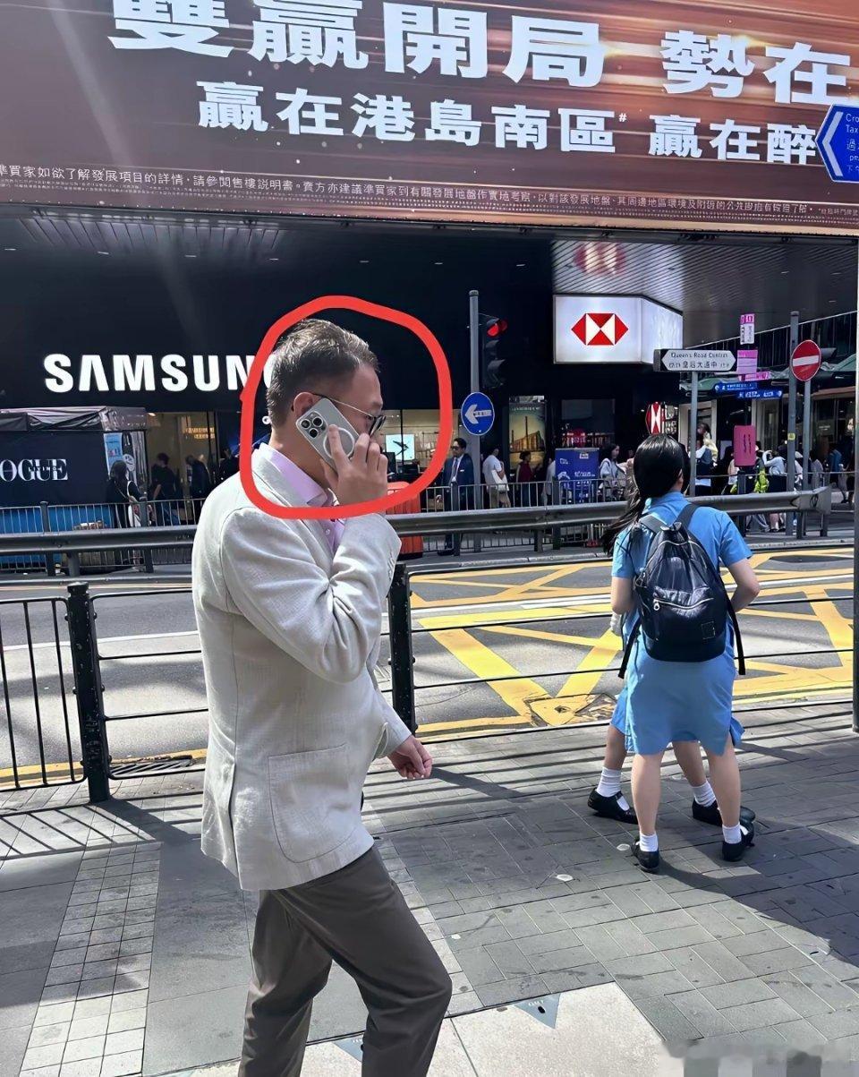 事实证明，香港大佬出门非常低调，看看许晋亨就知道了！