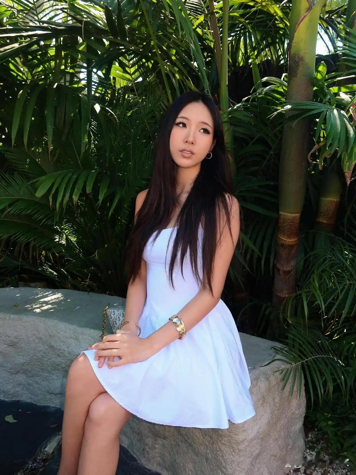 小S大女儿许曦文晒加州海边照，穿比基尼秀好身材，欧美辣妹风一点不输妈妈​​​