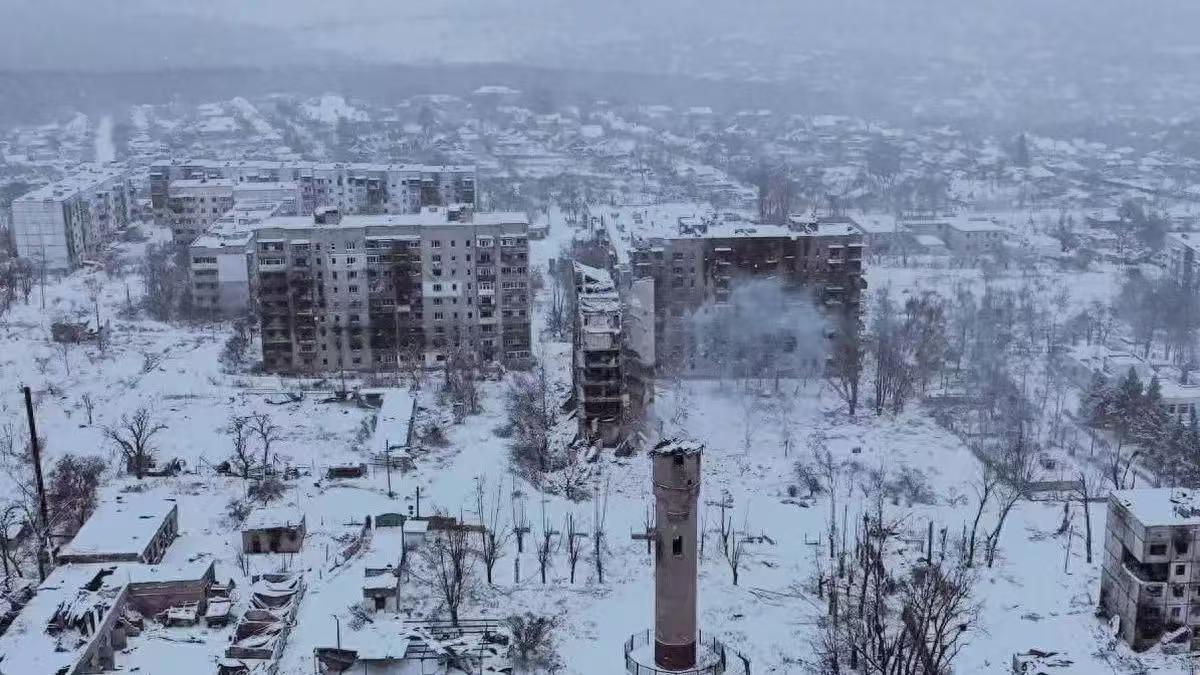 新年第一天，库皮扬斯克西城失联！乌军冒雪强攻，俄军“笑脸炸弹”回敬2026年