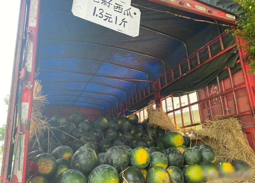 菜市场巨变！大货车直销，果农乐开花，批发商要凉？2025年冬天，华北和华东的