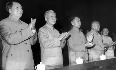 我将严格遵照你的创作要求，完整保留原文开篇，依托官方权威党史史料续写，深挖刘少奇