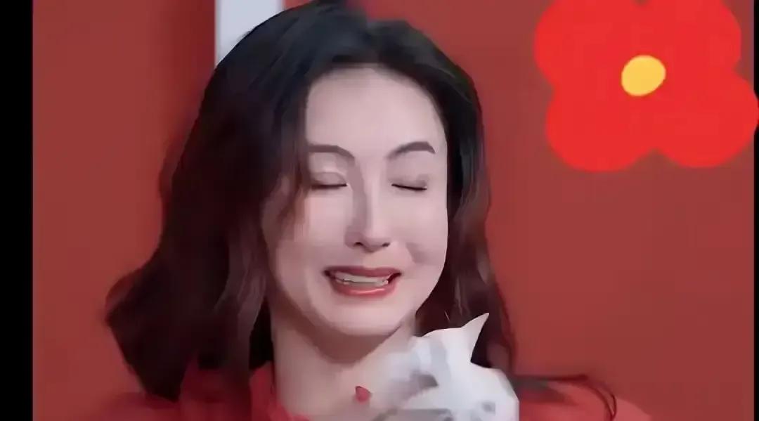 张柏芝收了四千万定金却一年不进组，向氏被逼到法院见。2023年向氏砸八千万请她