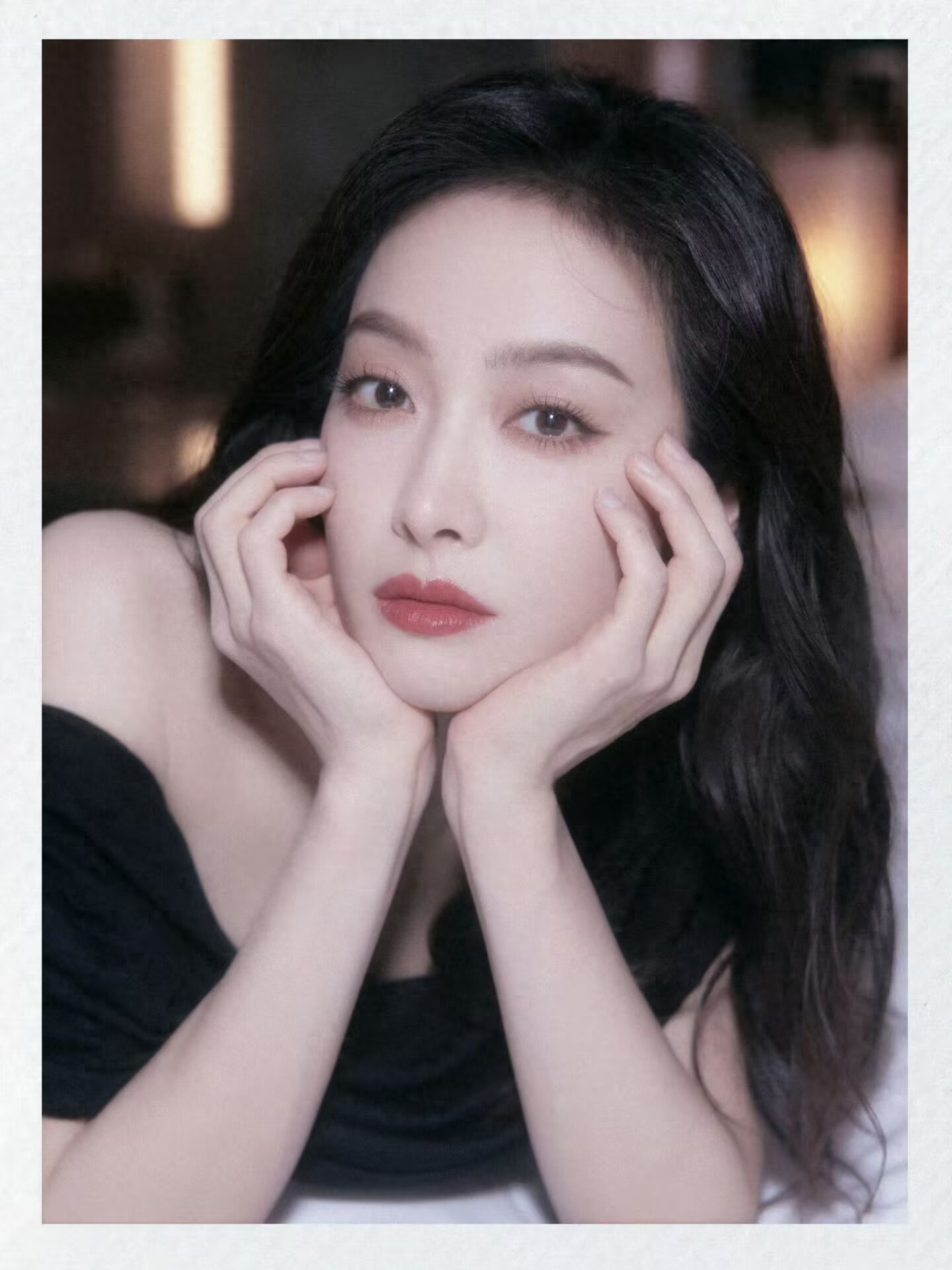 女星宋茜魅力时尚风采，捕捉生活的小确幸！