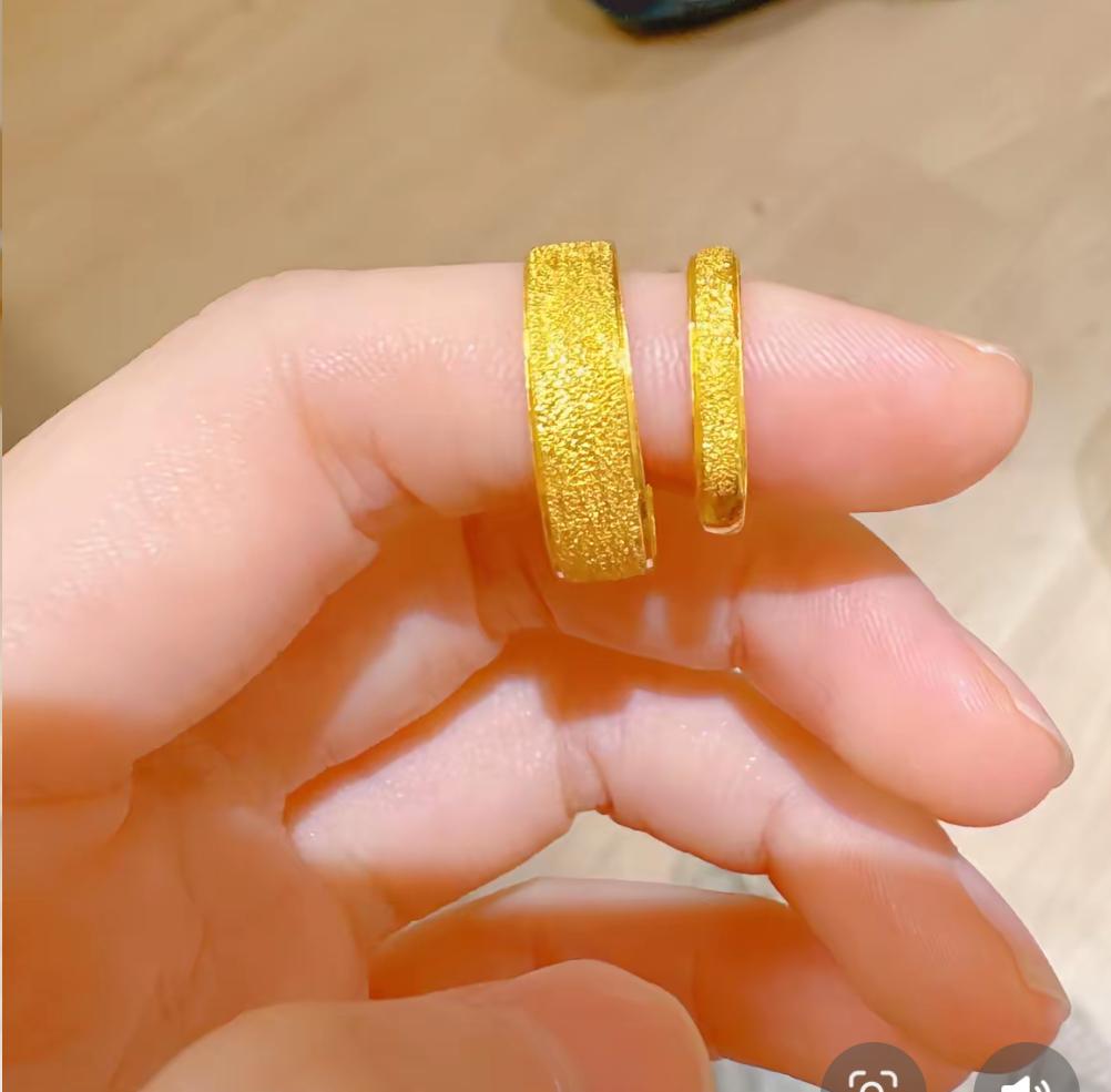 元旦金价疯了！2026年1月1号这大过节，本来想去商场凑个热闹，结果看一眼