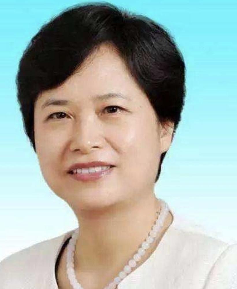 杜玲落马了，这消息在深圳官场圈子里炸开了锅。算算日子，她在深圳扎根太久了，从