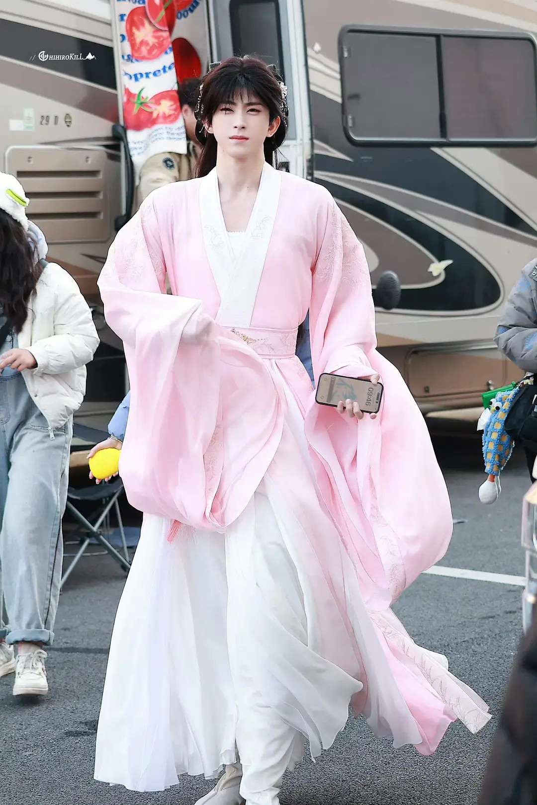 敖瑞鹏这套衣服真的好像女的啊​​​