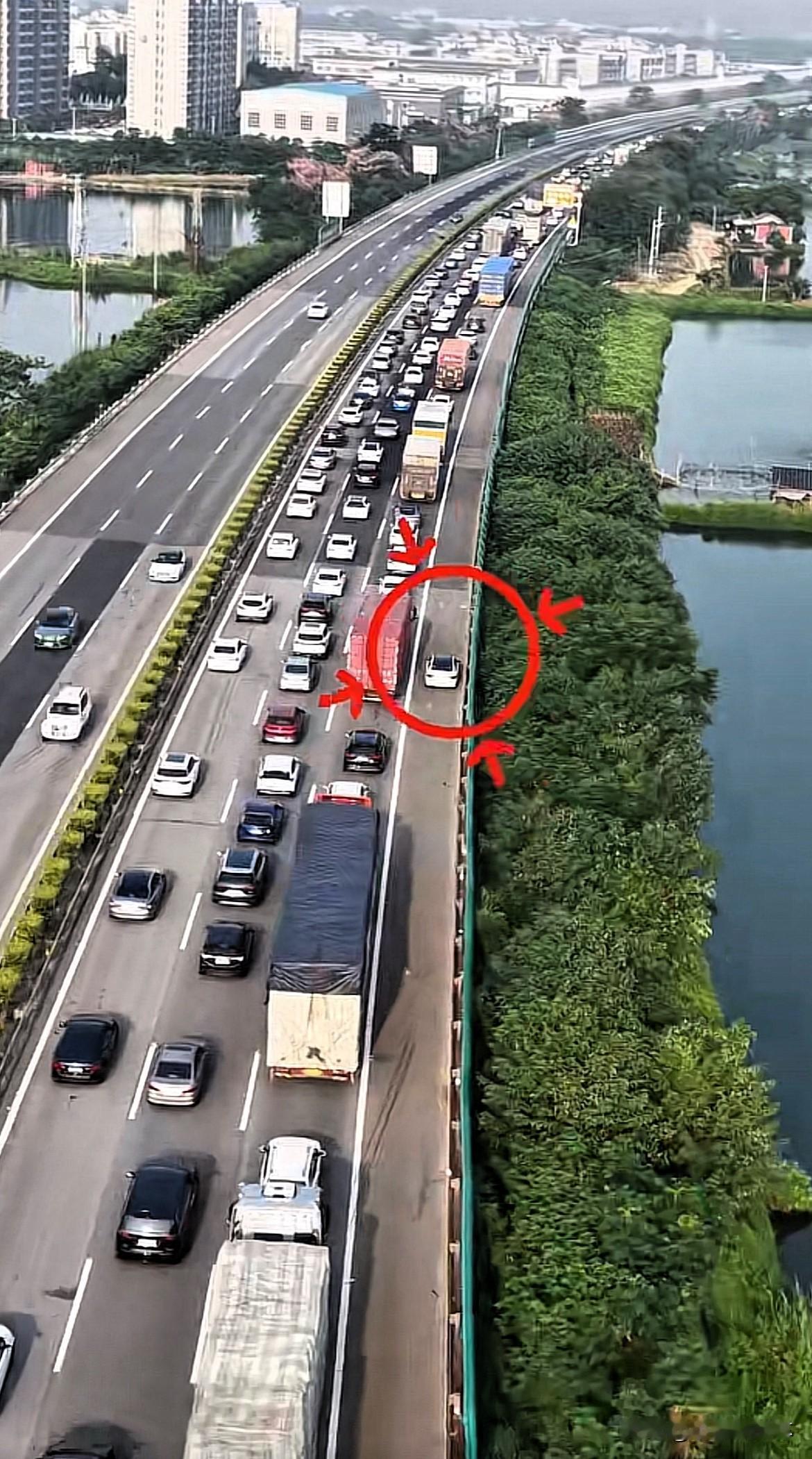 想给有关部门提个建议：一年跑不了两次高速的能不能不免费或者不让上高速🛣️
