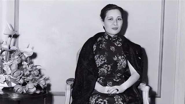 蒋介石去世后，宋美龄看到了丈夫的日记，为何连夜逃离了台湾？这日记里写了啥？全是
