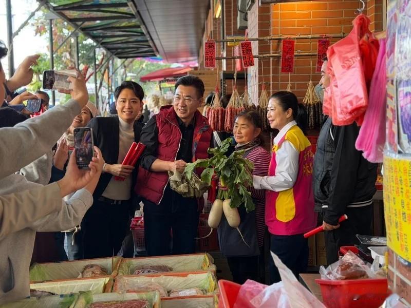 江启臣扫街争支持卢系立委力挺选市长针对台中市长人选迟迟未定引发基层焦虑，立