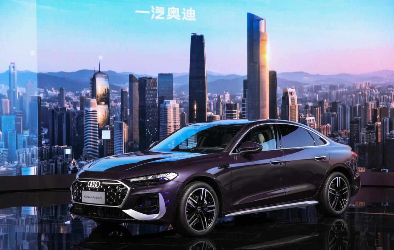 一汽奥迪A5L乾崑智驾版实车亮相，双激光雷达+三联屏指导价30.68万；时心