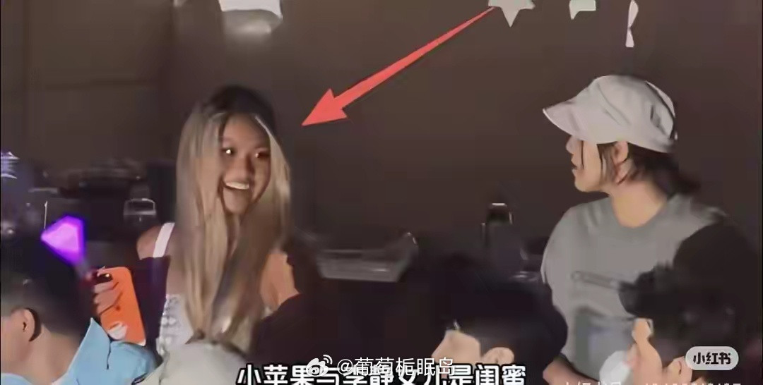 那英19岁女儿原来这么洋气，完美继承妈妈高个基因，身高将近1米7​​​