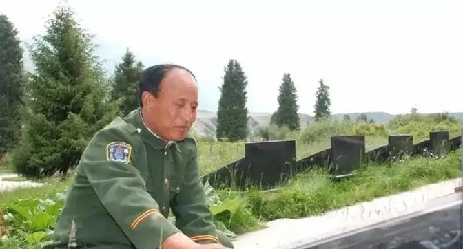 1984年，越战一等功臣杜海山被妻子告上法庭，因他每月工资72元，却只上交家里6