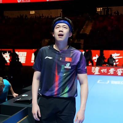 王楚钦赢了，激动的哭了，王皓哭了，现场球迷哭了，王楚钦实在是太累了，4-3拿