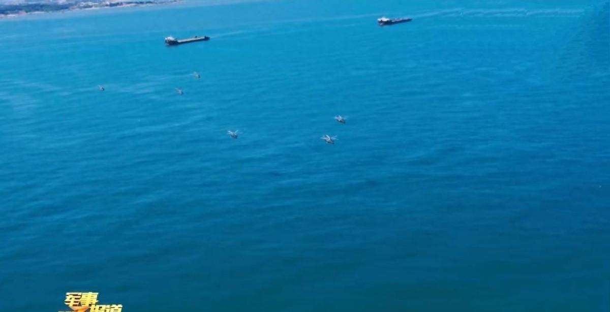 29条半潜船摆上海峡，直-10成群起飞，真能变身攻击舰？第73集团军的一场跨海