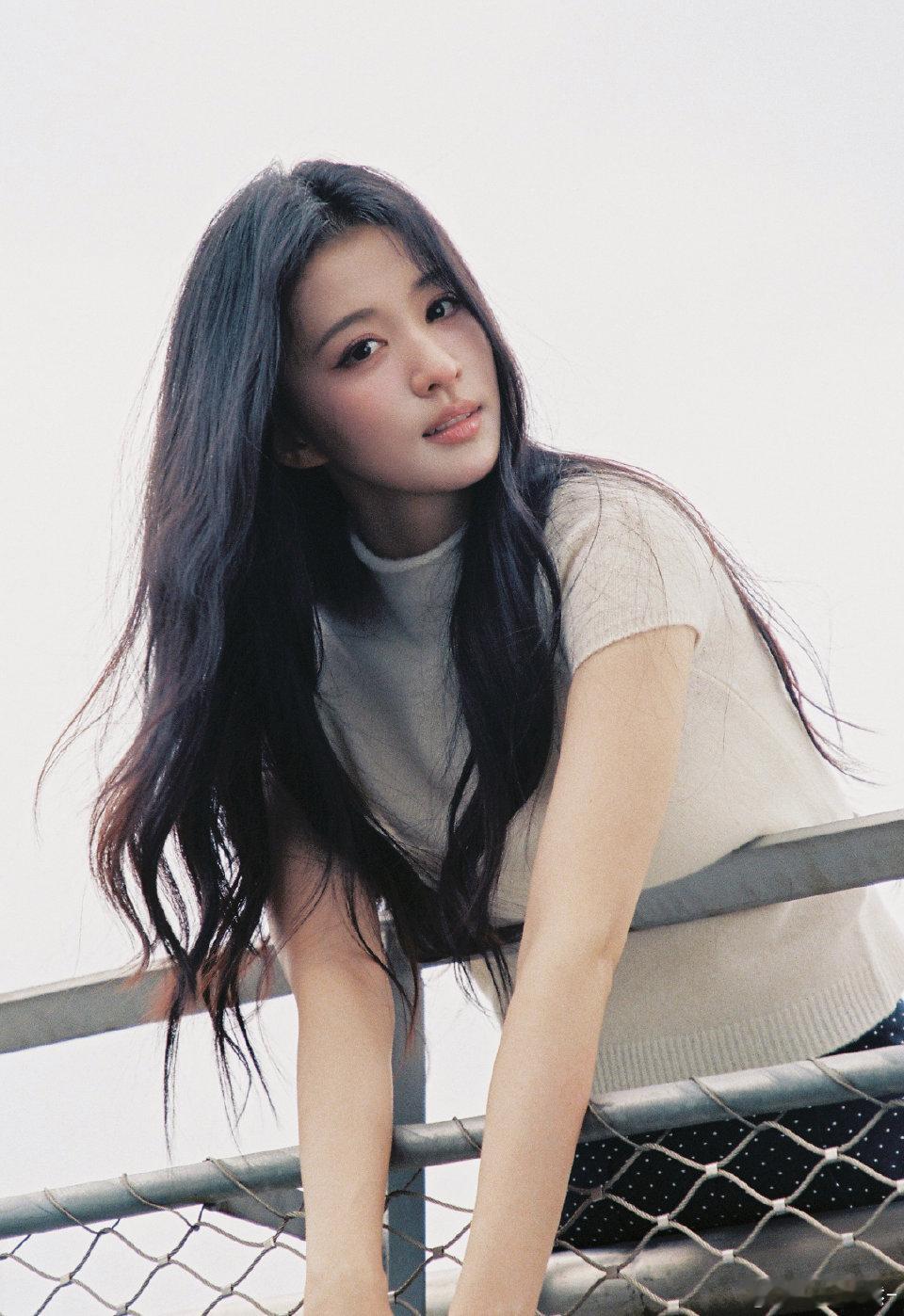 王楚然氧气美女来了王楚然氧气感look王楚然氧气美女，白t清新！​​​