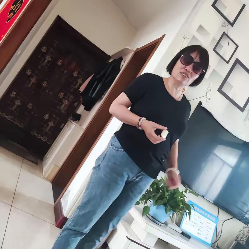 花两百雇了个钟点工阿姨，结果她一个下午，把我这几年交的智商税，全扬我脸上了。