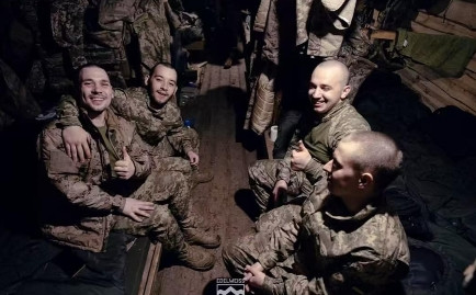 俄罗斯的天要塌了？乌克兰在大冰柜里还冻着6000具俄军士兵尸体呢！这一下俄罗斯官