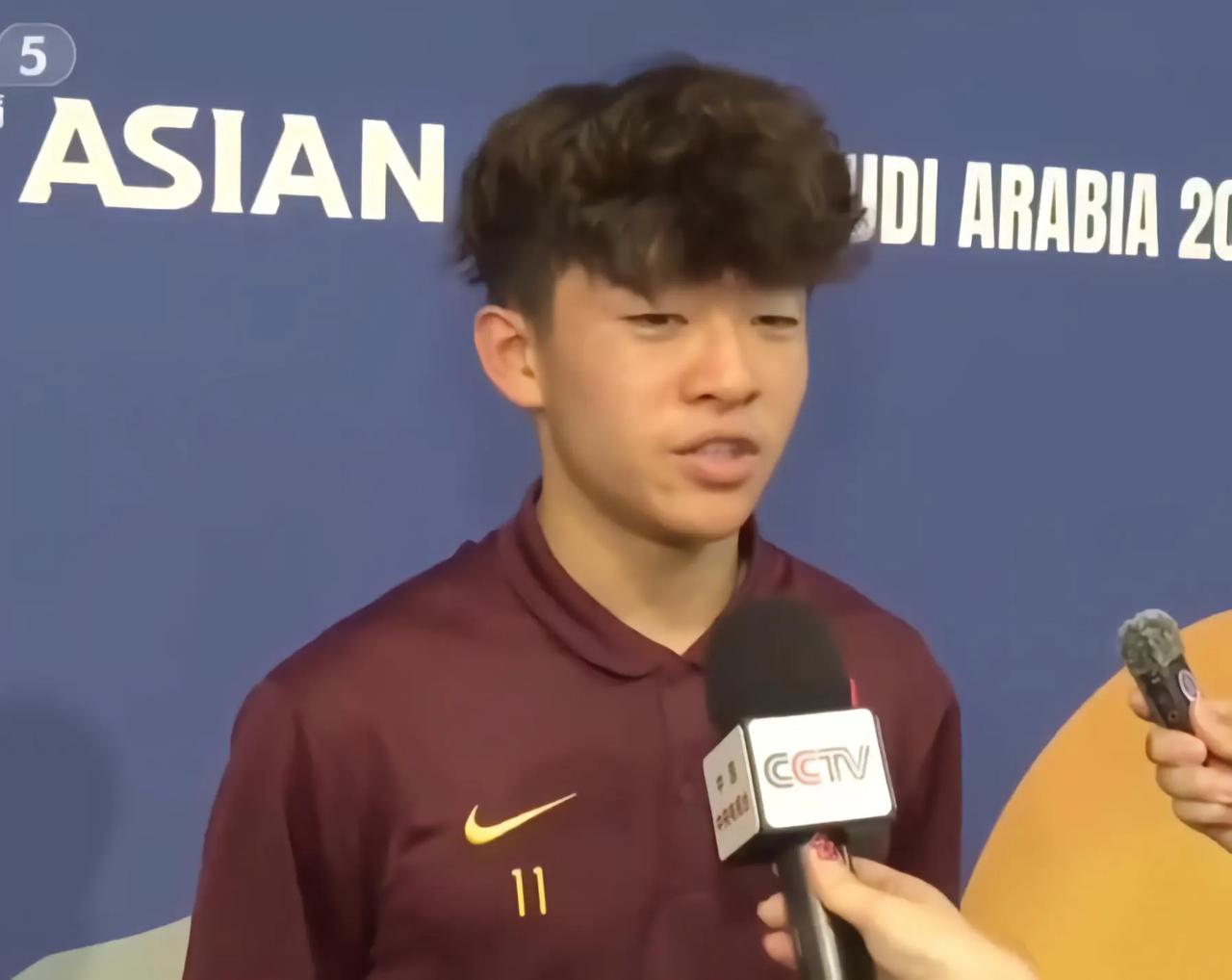U17国足小将邝兆镭透露了能够击败沙特队晋级四强的原因。在U17国足3-1逆转