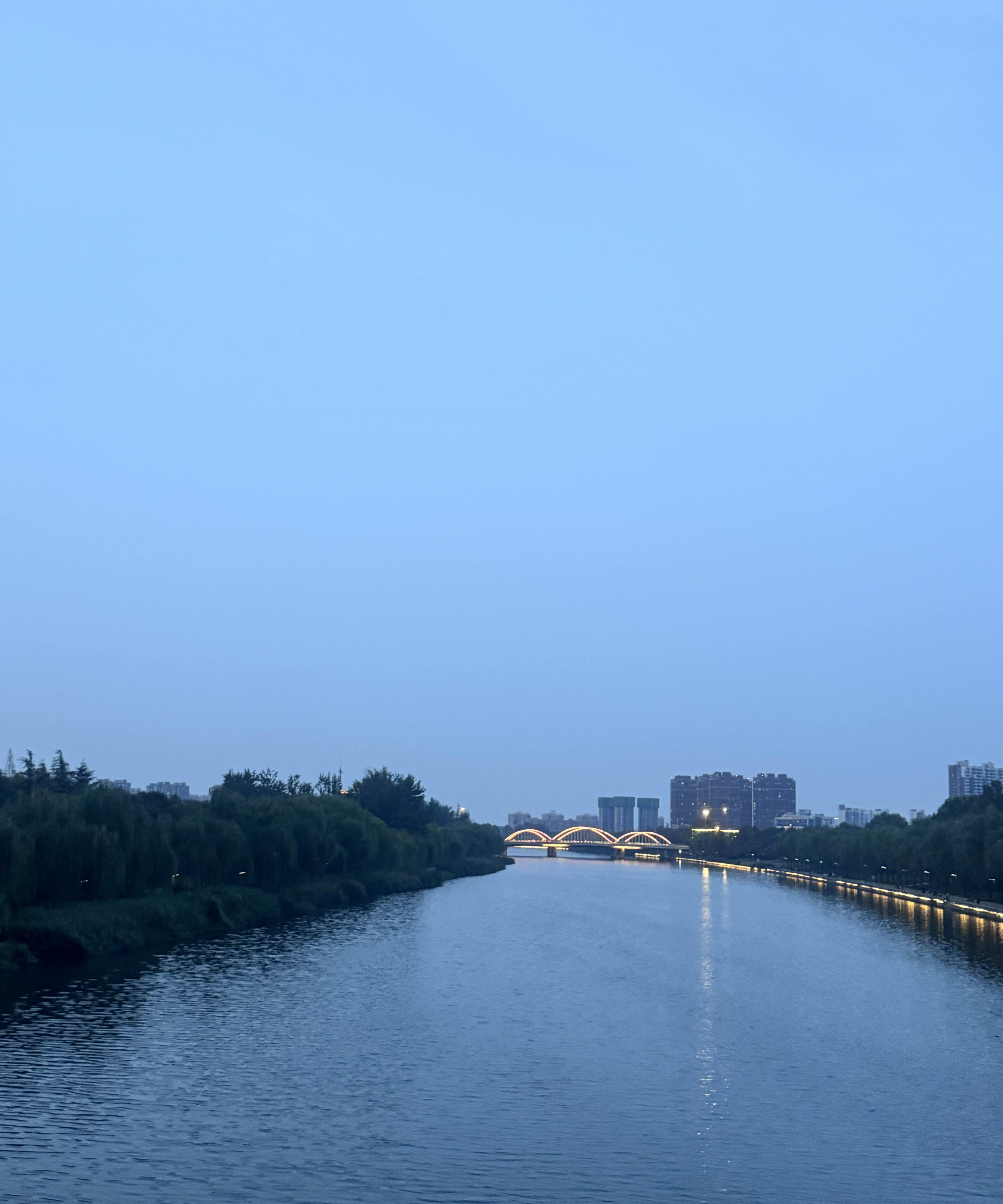 我把老同学拉黑了我已经退休两年了，最近有个老同学她每天都会和我联系，而且有空就
