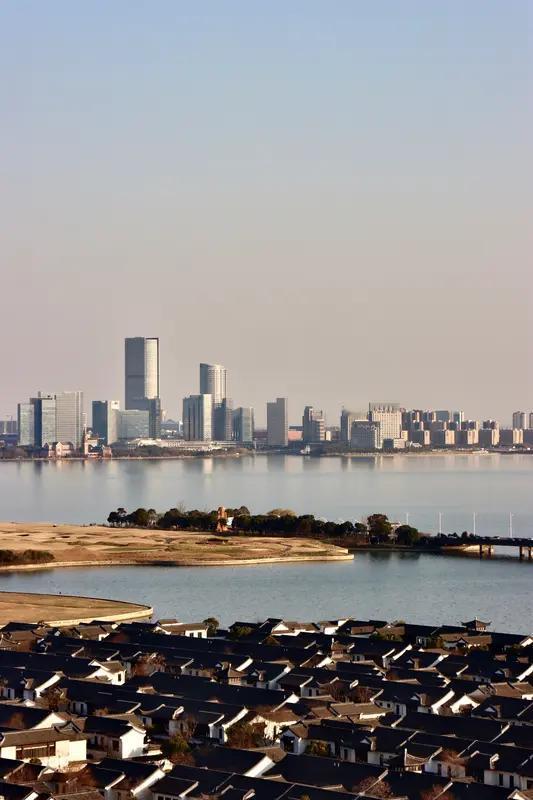 苏州“十五五”还要建机场，这事儿真让人期待又感慨。“苏州梅友机场”这热梗，道尽了