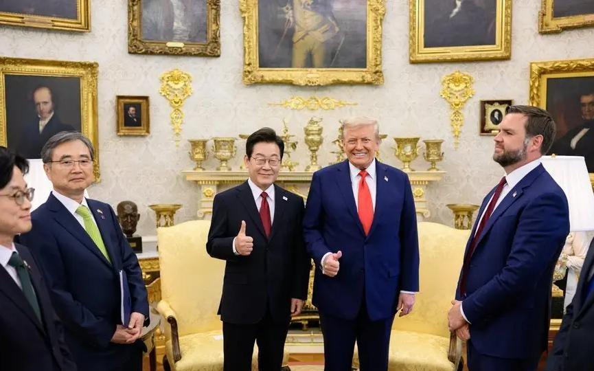 李在明确实比尹锡悦厉害,后者虽然说是坚定的亲美人士,但比起李在明这位媚美的人,还