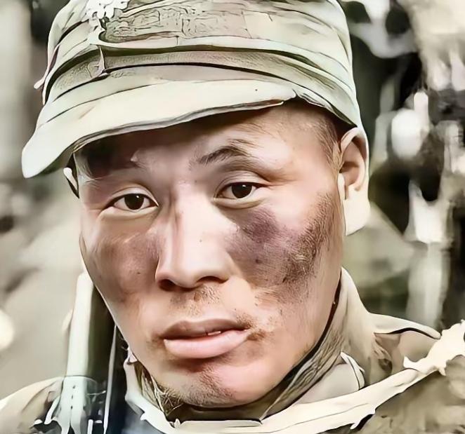 1945年5月，机枪手曾岳峰因伤掉队，没想到，他遇到100名日军正在吃饭！他立马