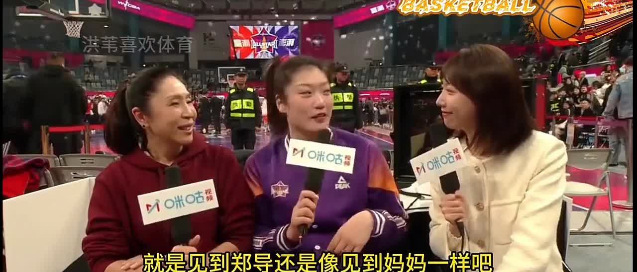 大杀器，这是对李梦最专业的评价！近日，有记者同时采访郑微和李梦，记者问她们见