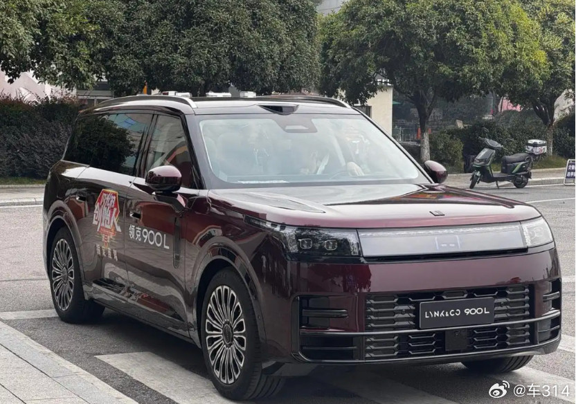 近日，网上曝光了领克900L新车，关于这款新车型，我有几个观点跟大家分享一下：1、在我看来，900L