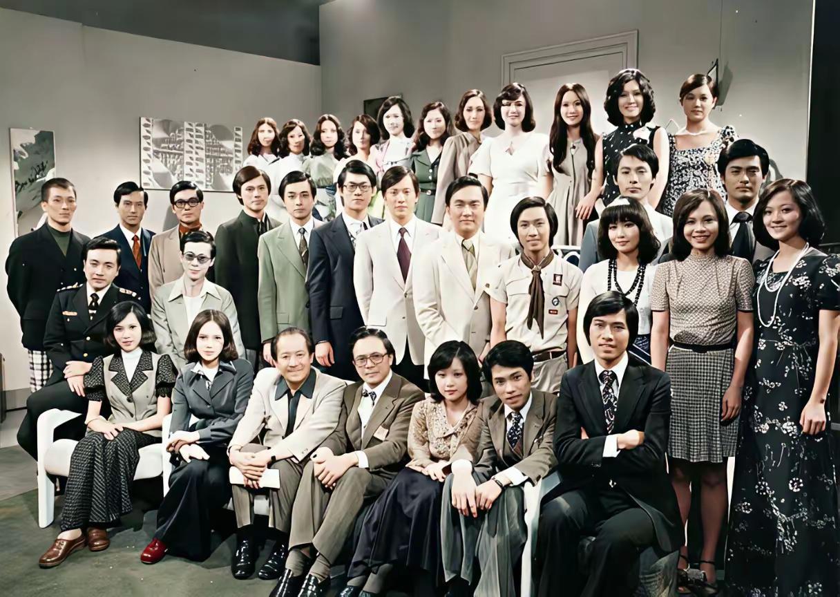 1974年香港无线第三期艺员训练班毕业典礼照：你认识哪一位？